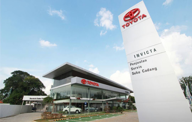 Cuci Gudang Banjir Hadiah di Showroom Event Toyota Madura